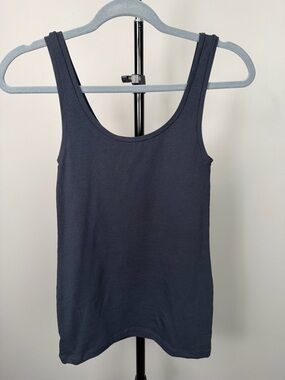 Theory women’s Scoop Neck Bram 2 Deep Navy Compliment G014534R